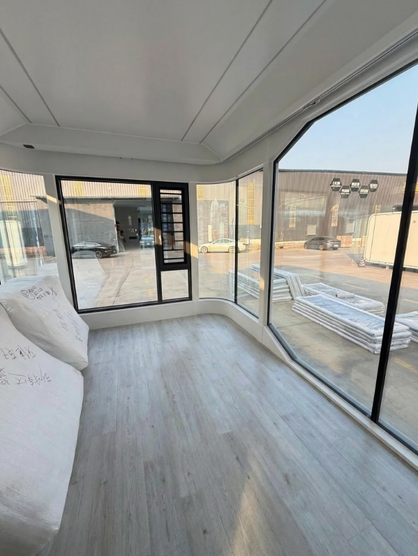 Luxury capsule house modernă 6